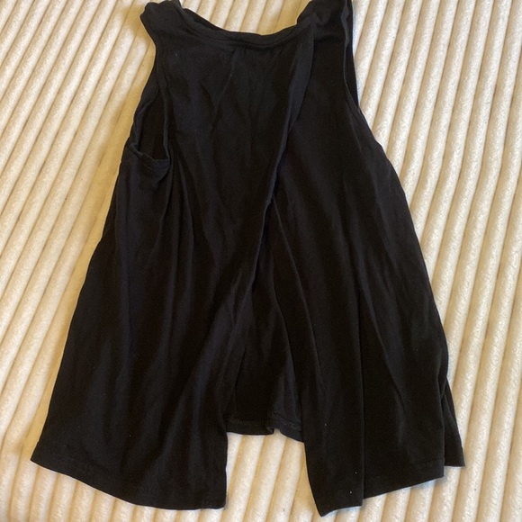 gap black open back tank top - Picture 3 of 3